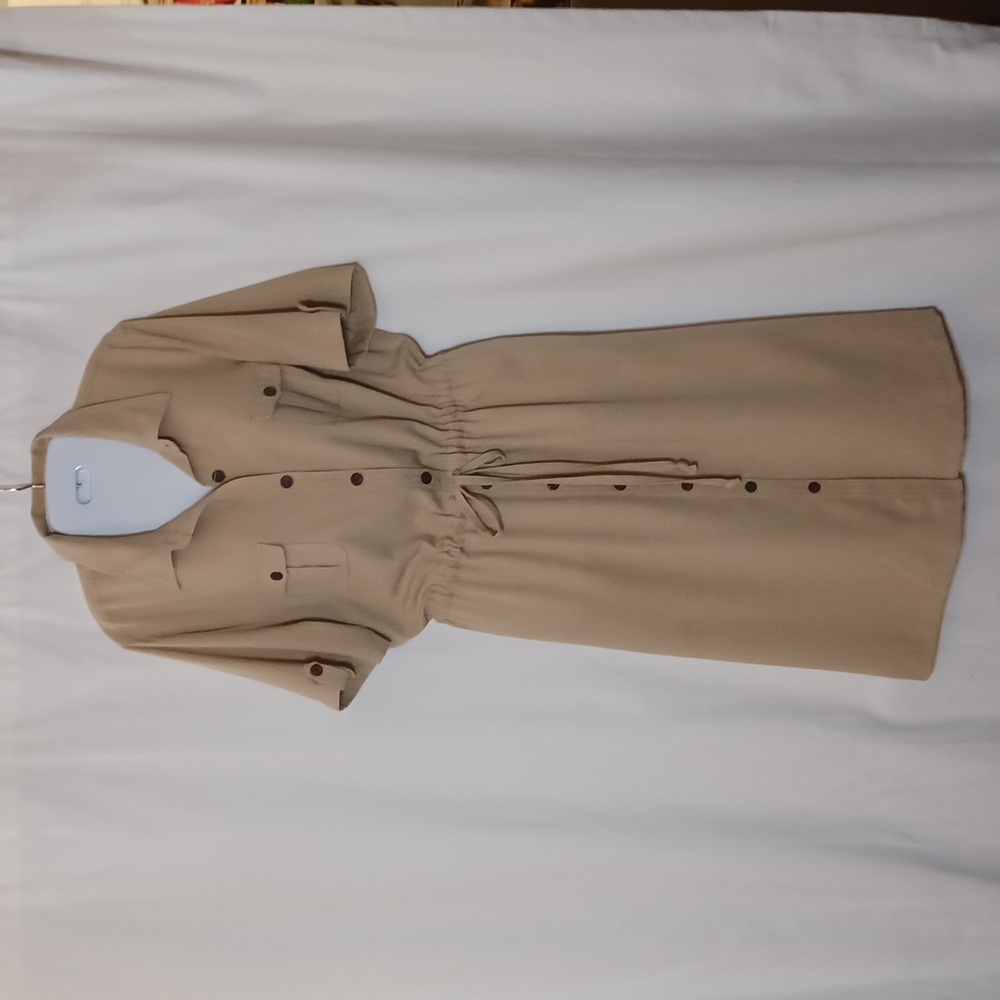 APPLESEED'S Women's Beige Button Down Shirt Style Midi Dress. Size 16